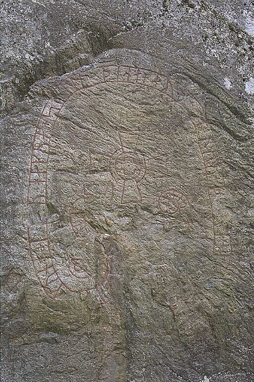 Runes written on lodrät berghäll. Date: V